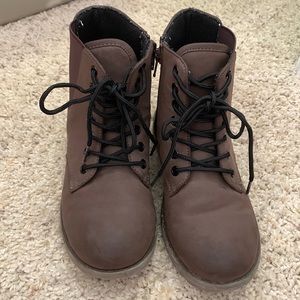 Size 2 children’s Place dark brown boots